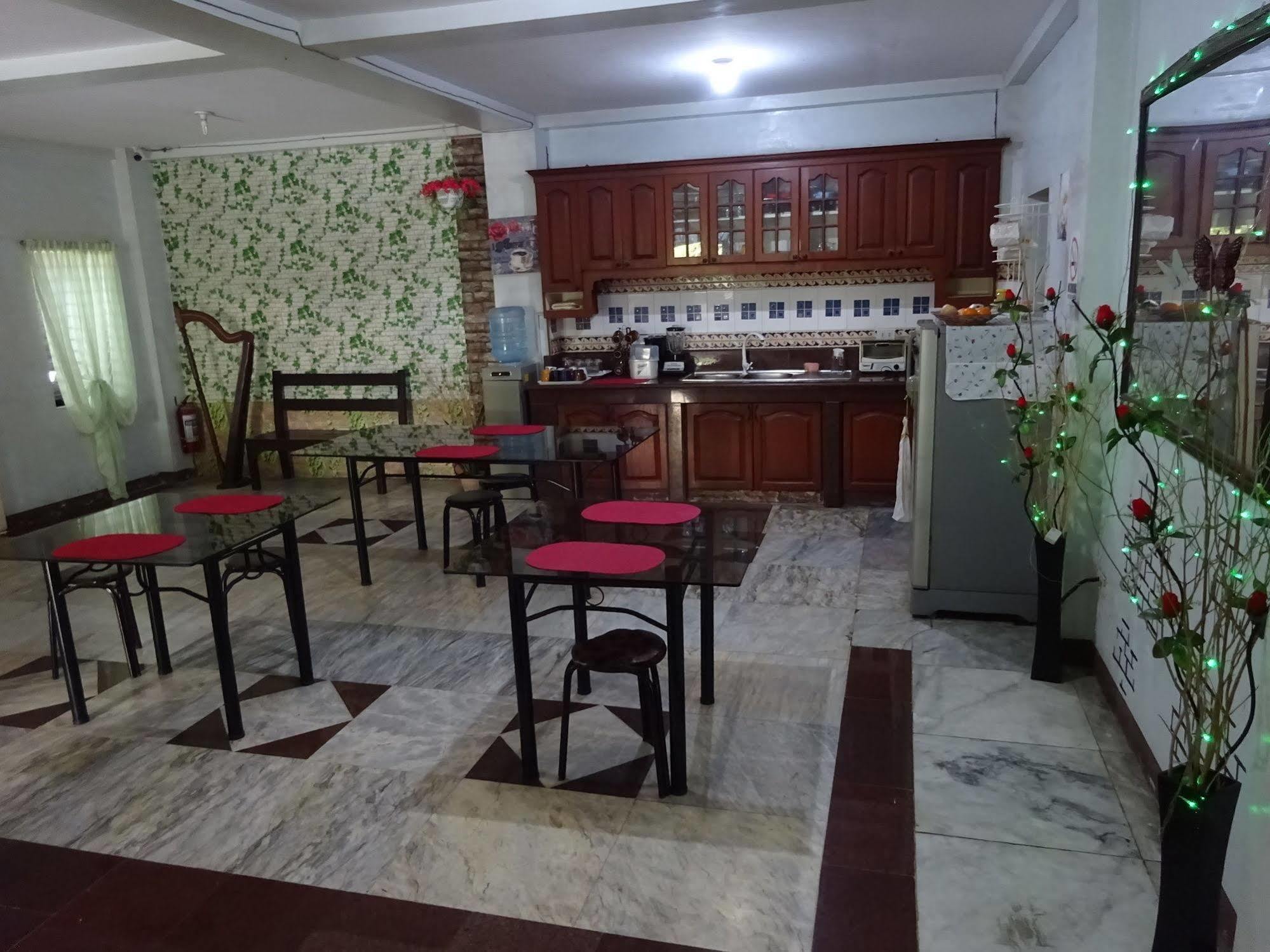 Pe'Re Aristo Guesthouse Mandaue City Ngoại thất bức ảnh